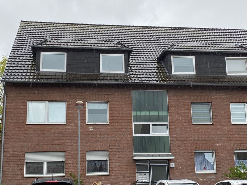 Gepflegte 3-Zimmer-Wohnung im DG! WBS erforderlich !